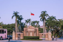 国立台湾大学费用,我今年想去台湾读研。以台湾大学为例吧，每个月在学校吃食堂，大概一个月的生活费需要多少钱？